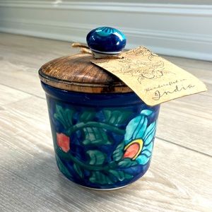 🏡 NWT! Beautiful, Blue Ceramic Jar with Lid